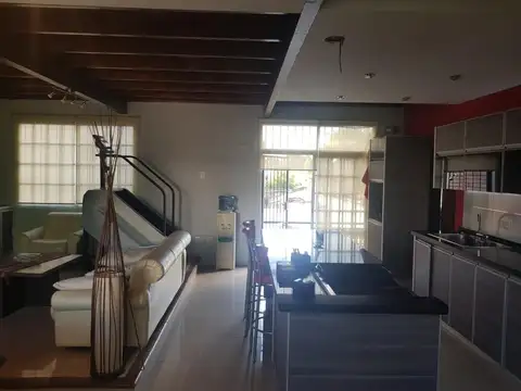 Casa 6 ambientes con 3 baños