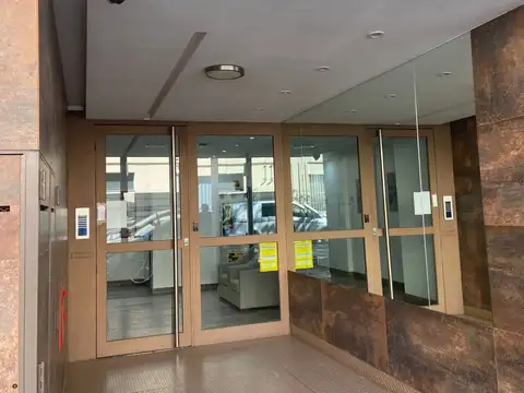 Alberti al 1200 y Av. San Juan. Piso 1. Contrafrente. 83 m2 totales. 69 m2 cubiertos. 14 m2 descubiertos. 3 ambientes. 2 dormitorios. 2 baños. Patio. Balcón. Vestidor. Conexión lavarropas