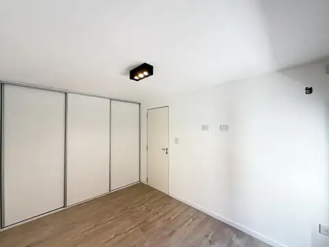 VENTA - Casa de pasillo de 3 dormitorios con patio - Lourdes, Rosario.