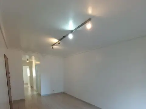 Departamento en Alquiler en Parque Chacabuco, $ 800.000
