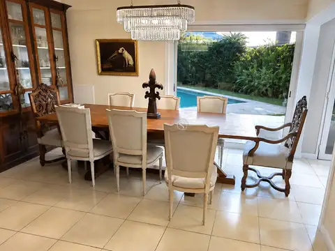 Casa en Alquiler con 1 cochera