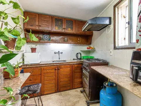 Casa 7 ambientes con 1 baño