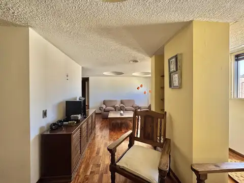 Departamento 6 ambientes con 2 baños