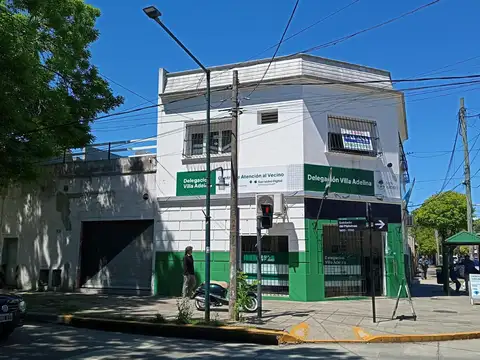 HERMOSA CASA EN PLANTA ALTA DE 3 AMBIENTES CON AMPLIO PATIO, FRENTE A LA PLAZA