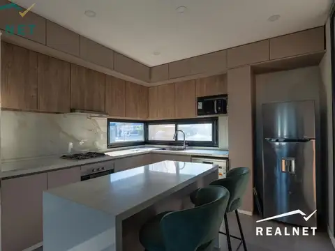 Casa en Venta con 4 cocheras
