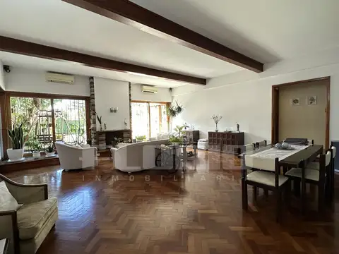Casa 6 ambientes con 2 baños
