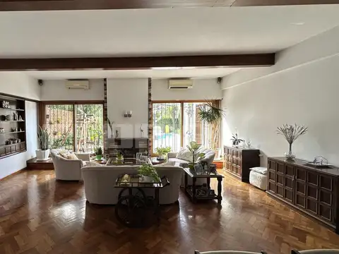 Casa 6 ambientes con 2 baños