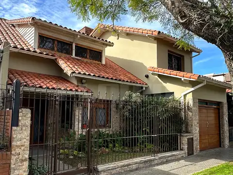 Casa en Venta de 6 Ambientes en Olivos Golf con Jardín y Pileta