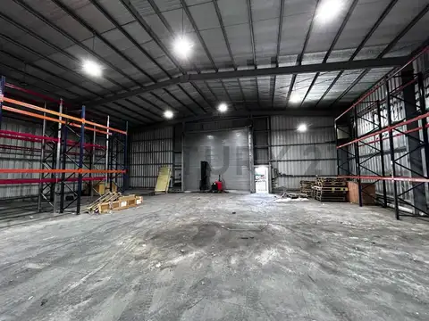 Venta Galpón en Área Productiva La Plata. Av 520 y 200