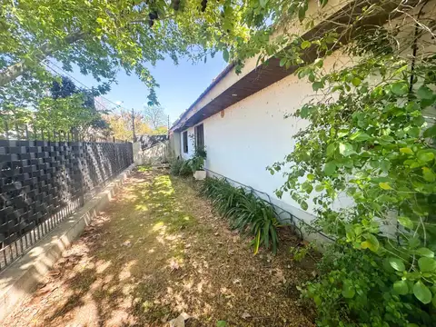 Casa 6 ambientes con 2 baños