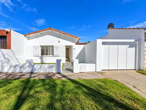 Casa en venta 3 ambientes con garage y patio - Las Avenidas