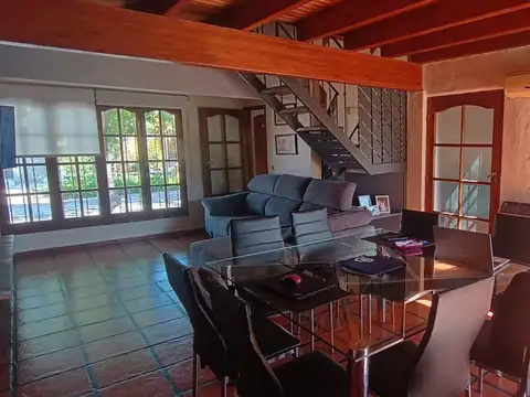 Casa en Venta con 2 cocheras