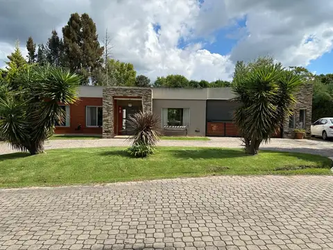 Casa en Venta con 2 cocheras