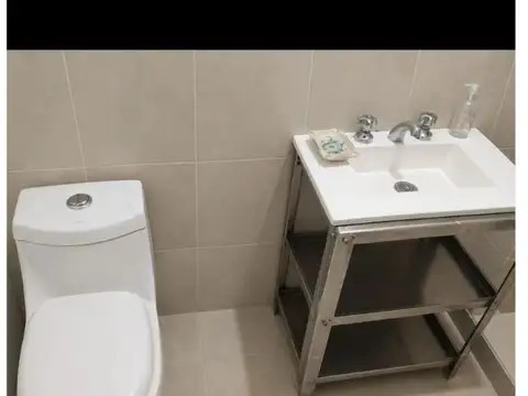 Excelente Local en pleno centro comercial con Trifásica