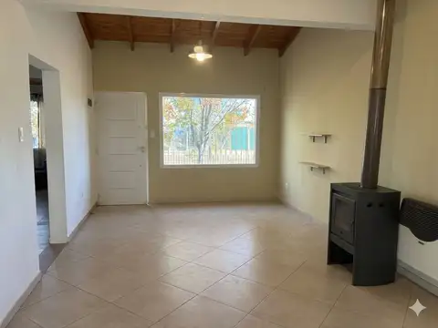 Casa 4 ambientes con 1 baño