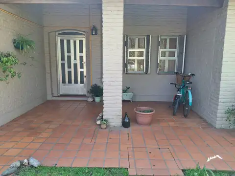 Casa 7 ambientes con 3 baños