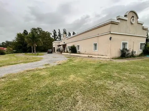 Casa 5 ambientes con 4 baños