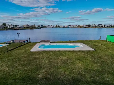 Casa 5 ambientes con 3 baños