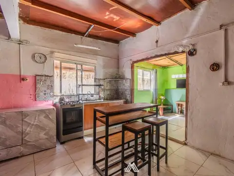 VENTA TERRENO 881M2 CASA Y MONOAMBIENTE A RECICLAR