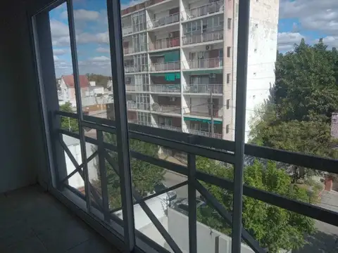 Departamento en Alquiler en Zárate, $ 600.000