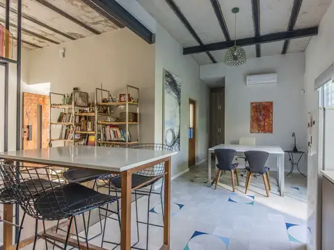 Hermosa Casa Tipo PH reciclada a nuevo con jardín y parrilla en Villa Martelli.
