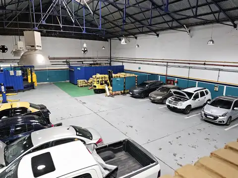 Inmueble Comercial y Logístico de 1.740 m² con Playa de Estacionamiento – Av. San Martín 2800