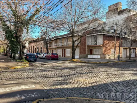 Rivadavia 507 PH ubicado a pocas cuadras del centro comercial, colegios y medios de transporte.