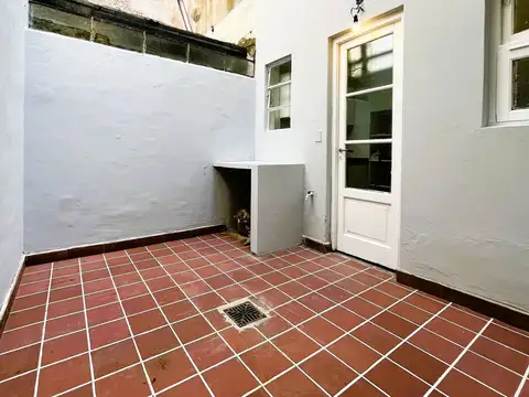 Venta PH 2 ambientes con patio luminoso Colegiales