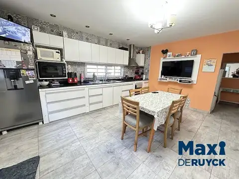 Calle 893 al 5300 entre 853 y 854