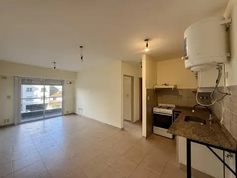 Alquiler departamento 2 ambientes con balcón en Morón.