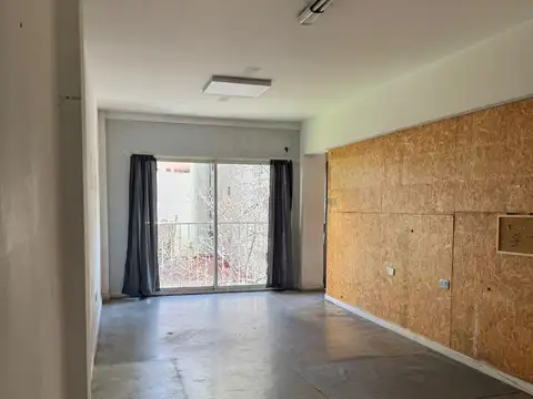 2 OFICINAS UNIFICADAS  AL FRENTE A METROS DE AV. CABILDO, MUY LUMINOSA