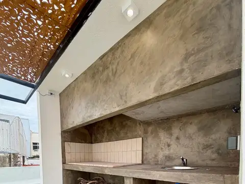 CASA DE PASILLO DOS DORMITORIOS JARDIN PARRILLERO LA SEXTA CENTRO ALEM 2200
