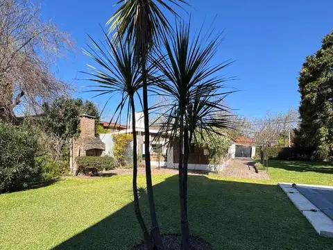 Casa en Venta con 2 cocheras