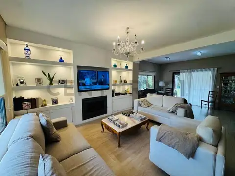 CASA EN VENTA- BARRIO EL ROCIO