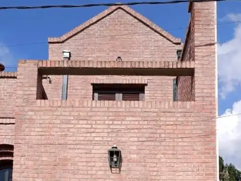 Casa en Alquiler en Barrio Tres Cerritos, $ 1.900.000