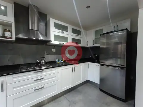 Casa en Alquiler con 2 cocheras