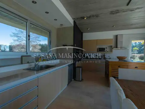 Chacra en venta en Azcuénaga – 5 hectáreas con dos casas, pileta y cancha de tenis