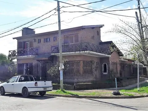 Casa 6 ambientes con 4 baños