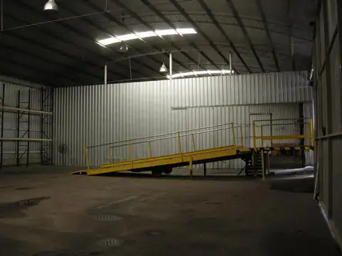 Gran galpón en venta sobre Ruta 25 a metros de Panamericana