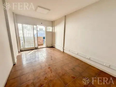 Venta oficina con balcón en Avellaneda