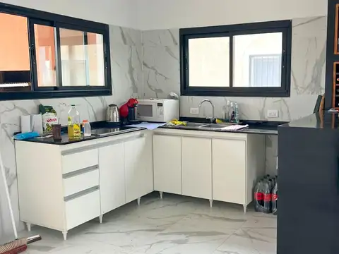 Casa en Venta con 3 cocheras