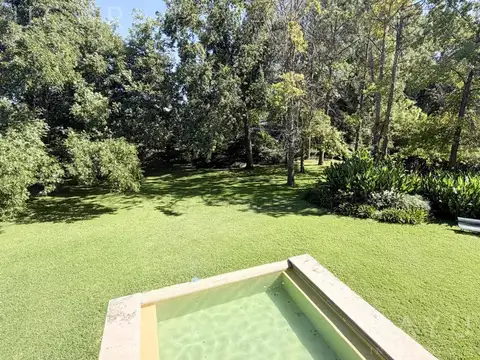 Casa 8 ambientes con 6 baños
