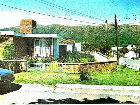 Casa 5 ambientes con 1 baño