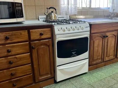 VENTA CASA Y 2 DEPTOS CON PILETA EN SAN FERNANDO