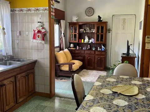 Casa 6 ambientes con 3 baños
