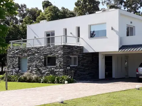 Venta de CASA 4 dormitorios, Posada de los Lagos  Brandsen