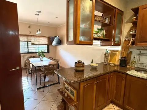 Casa en Villa Devoto en esquina dos Cocheras/Patio/Terraza y Play Room sobre lote de 6,48 x 22.
