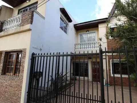 CASA DE 7 AMBIENTES EN DOS PLANTAS