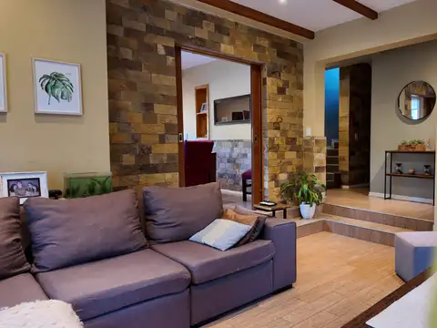 Casa 5 ambientes con 2 baños