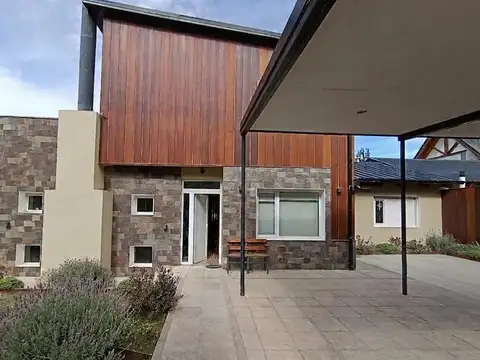 Casa de 212 m2 en Villa Ayelen